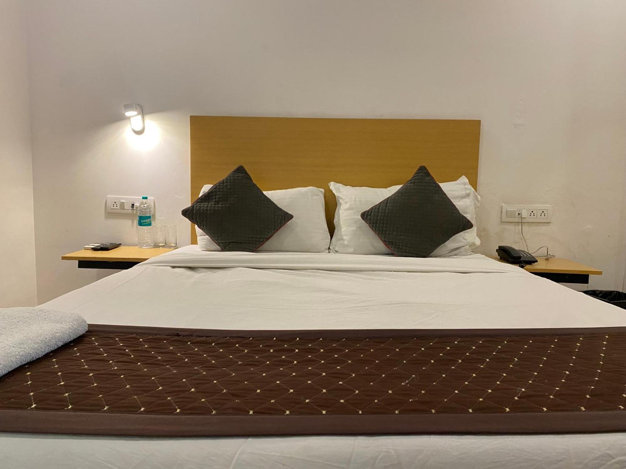 Qotel Hotel Ip Residency East Delhi Preet Vihar Új-Delhi Kültér fotó