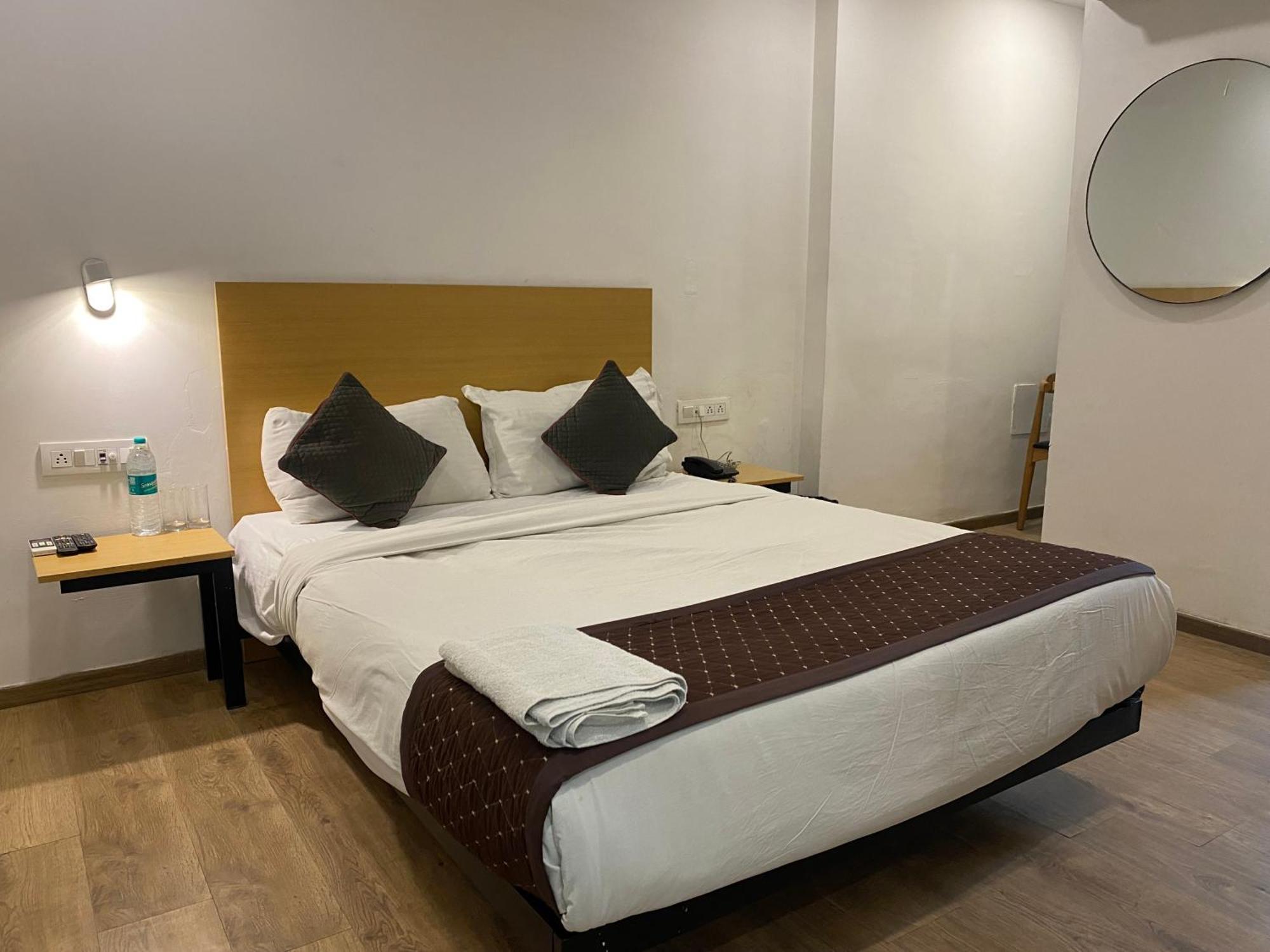 Qotel Hotel Ip Residency East Delhi Preet Vihar Új-Delhi Kültér fotó